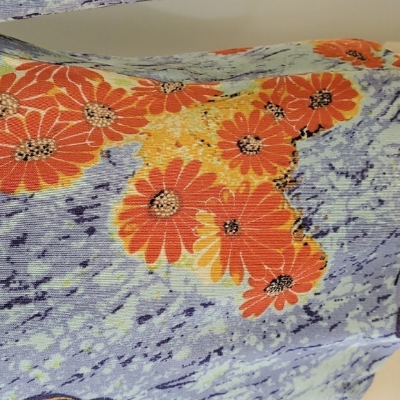 AMBRA, Light weight pull over sweater. With beautiful butterfly design. Size sm - Picture 4 of 8